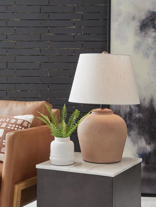 Signature Design by Ashley Scantor Metal Table Lamp - Vaughn Outlet Kankakee IL