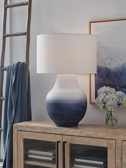 Signature Design by Ashley Dashland Metal Table Lamp - Vaughn Outlet Kankakee IL
