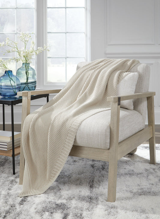 Signature Design by Ashley Gayelery Throw - Vaughn Outlet Kankakee IL