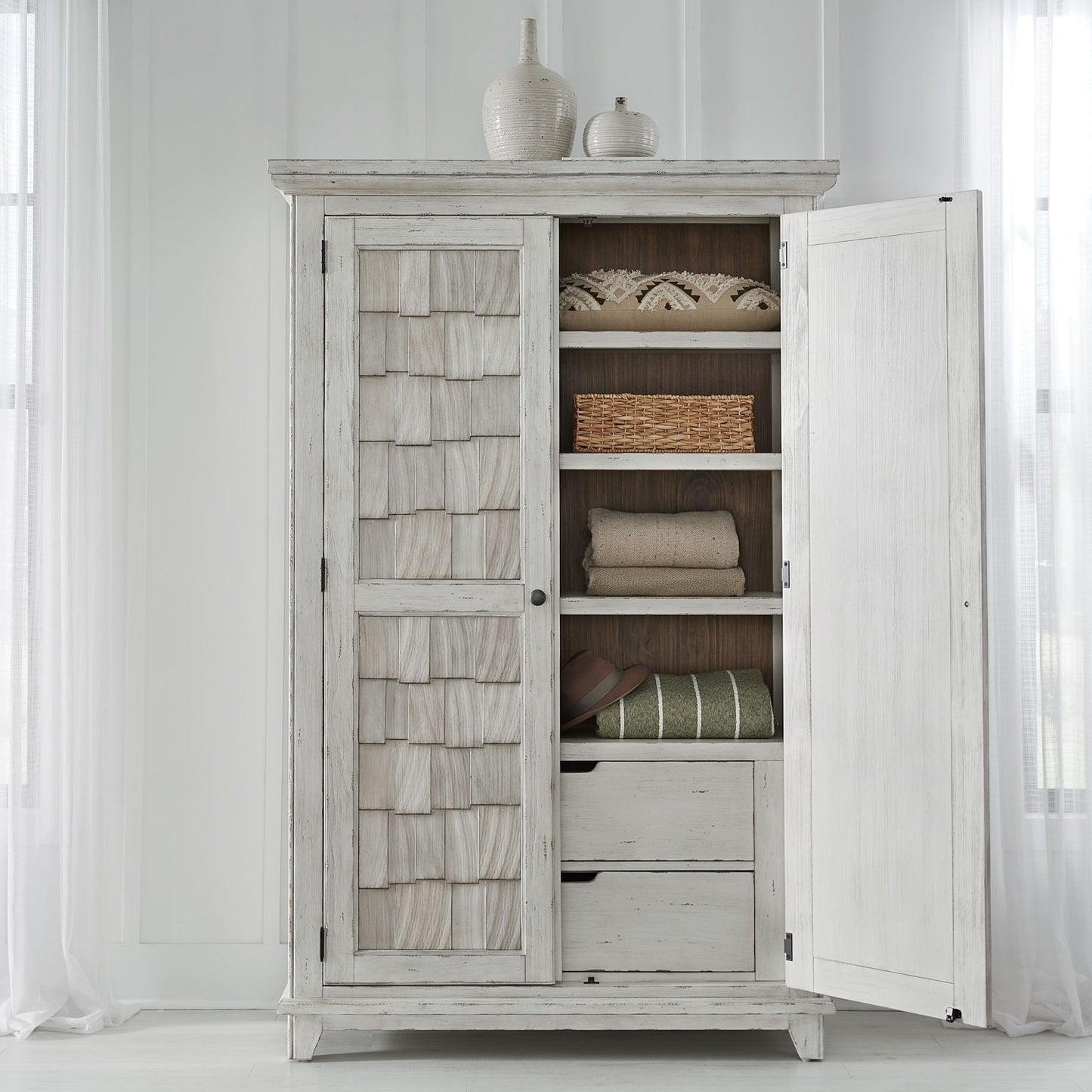 River Place - Armoire