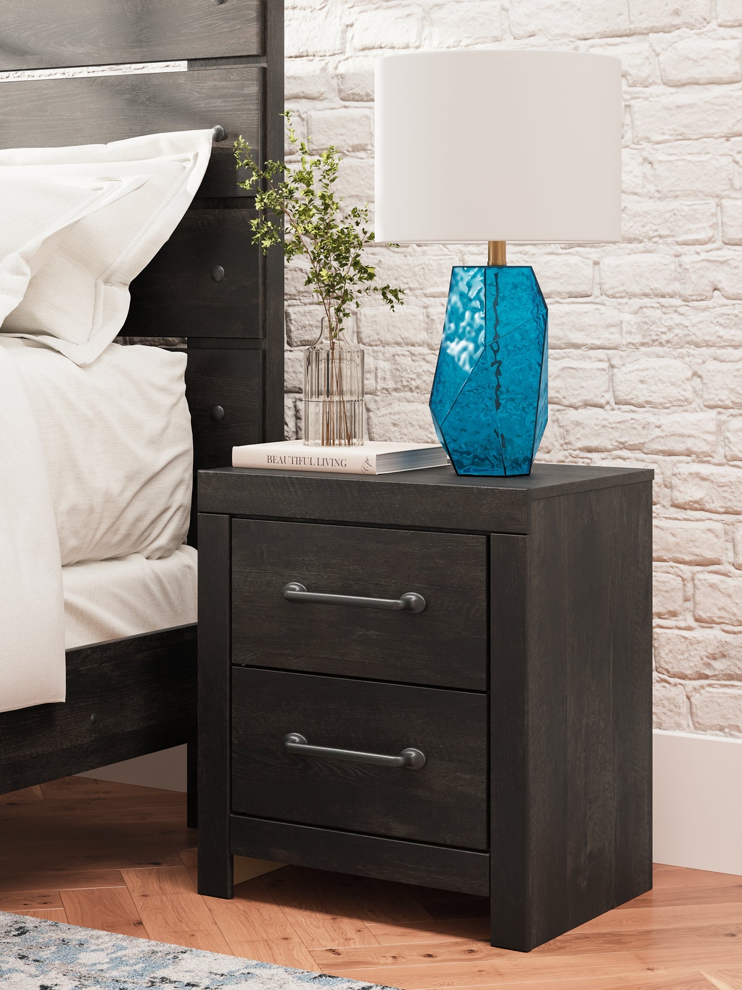 Hollivern King Panel Bed with Mirrored Dresser and Nightstand