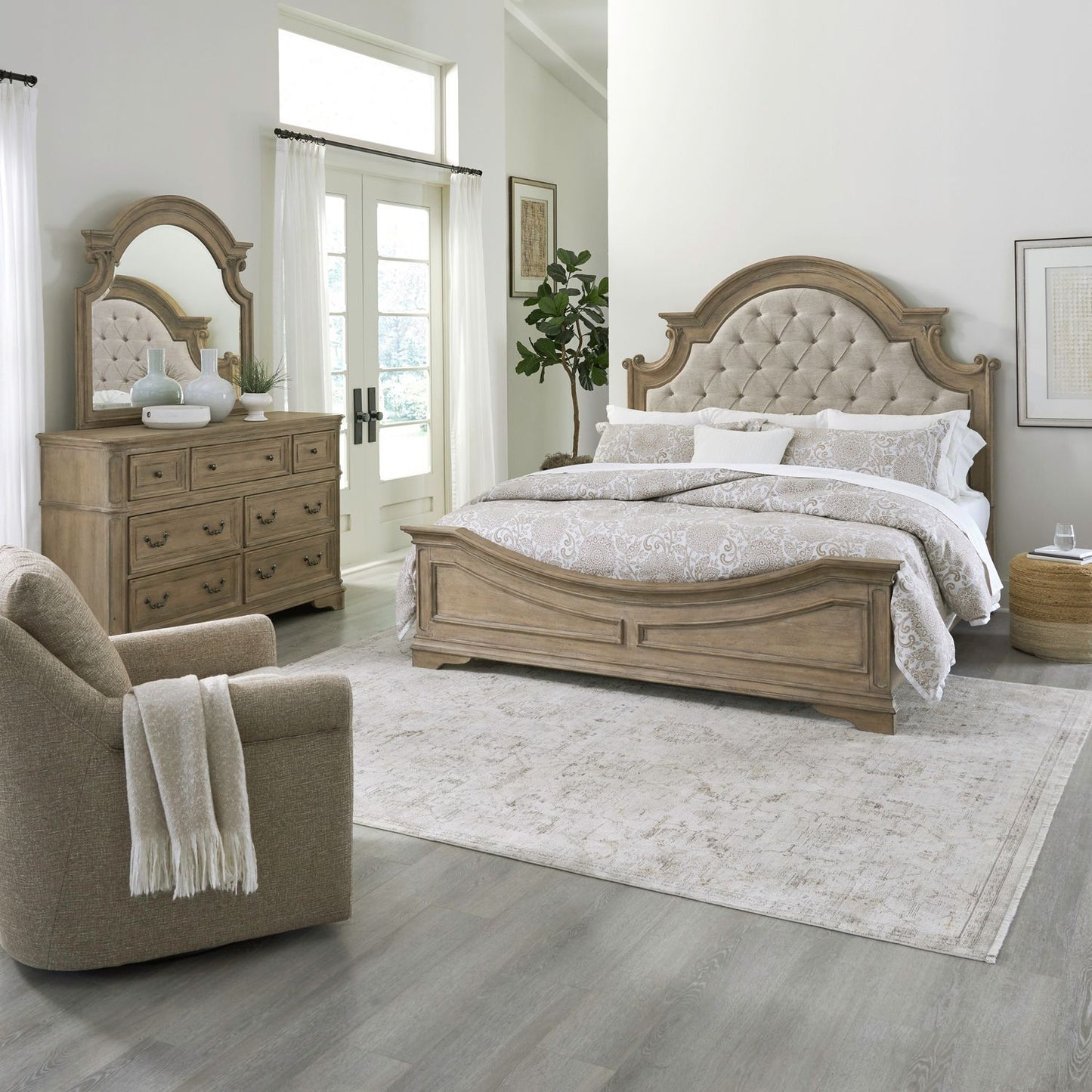 King Uph Bed, Dresser & Mirror