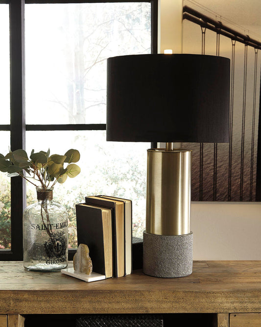Signature Design by Ashley Jacek Metal Table Lamp - Vaughn Outlet Kankakee IL