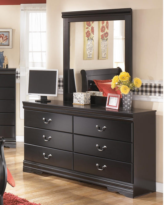 Signature Design by Ashley Huey Vineyard Dresser and Mirror - Vaughn Outlet Kankakee IL