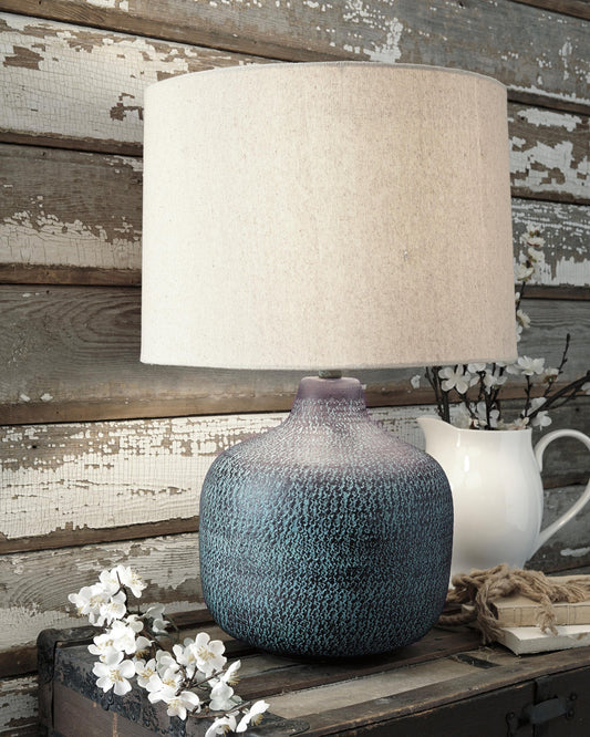 Signature Design by Ashley Malthace Metal Table Lamp - Vaughn Outlet Kankakee IL