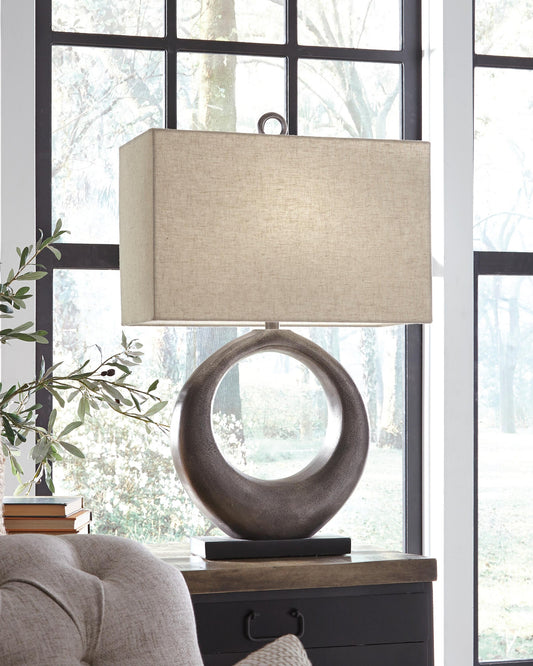 Signature Design by Ashley Saria Metal Table Lamp - Vaughn Outlet Kankakee IL