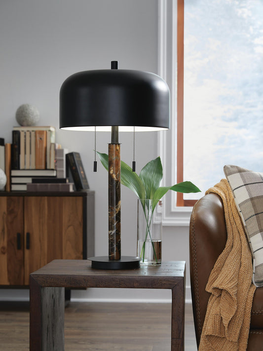 Signature Design by Ashley Alanbert Metal Table Lamp - Vaughn Outlet Kankakee IL