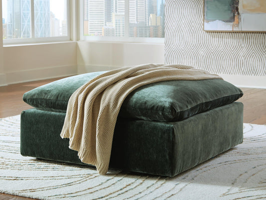 Benchcraft Carriage View Oversized Accent Ottoman - Vaughn Outlet Kankakee IL