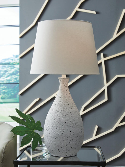 Signature Design by Ashley Wyattford Metal Table Lamp - Vaughn Outlet Kankakee IL