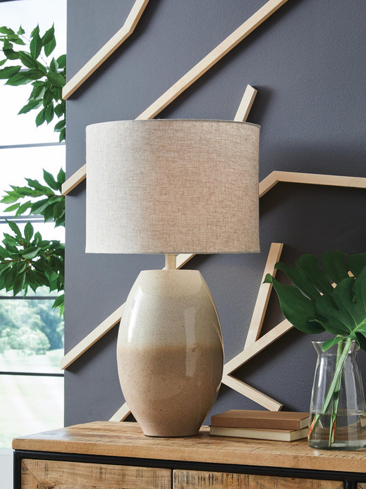 Signature Design by Ashley Linas Metal Table Lamp - Vaughn Outlet Kankakee IL